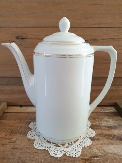 Wit porseleinen vintage koffiekan