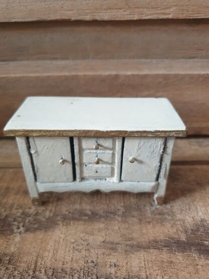 Oud poppenhuiskastje hout