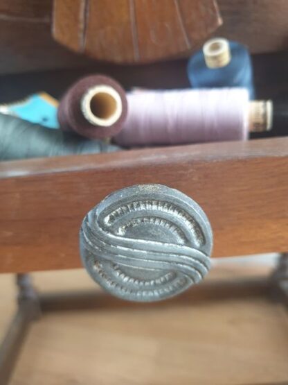 Oude houten naaikist - Afbeelding 3