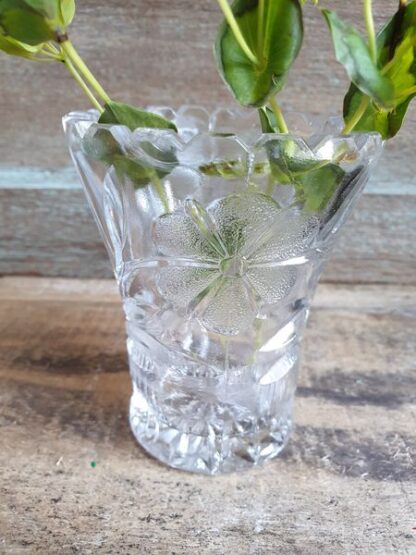 Vintage vaasje glas gegraveerde bloemen - Afbeelding 2