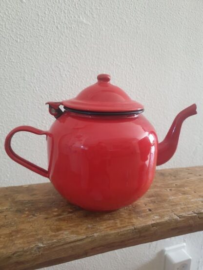 Vintage rood emaille keteltje