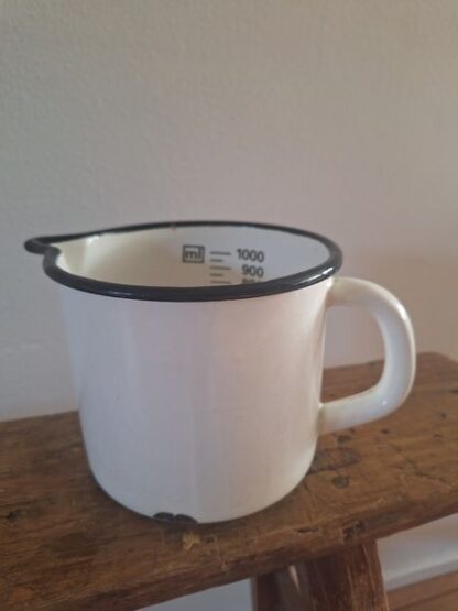 Oude emaille maatbeker wit