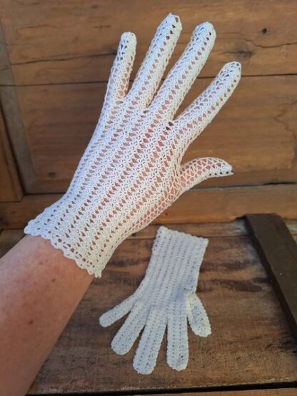 Oude gehaakte handschoenen wit