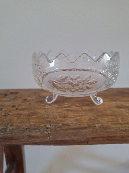 Vintage glazen bonbonschaaltje op pootjes