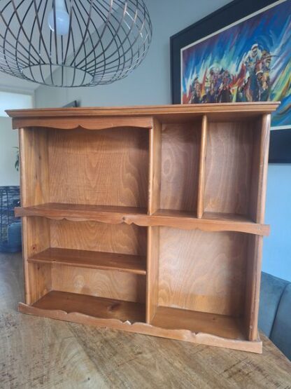 Vintage houten wandkastje