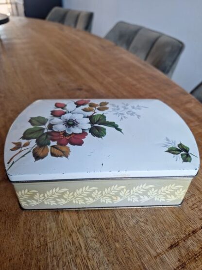 Vintage blikje bloemen