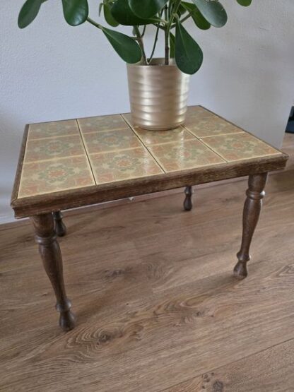 Vintage bijzettafel tegeltjes