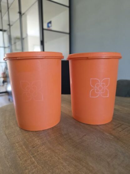 Vintage oranje Tupperware voorraadbussen