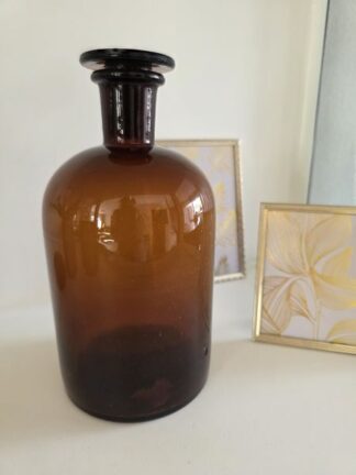 Vintage bruin glazen fles