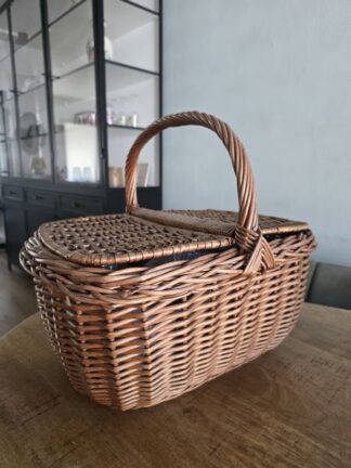 Vintage rieten picknick mand