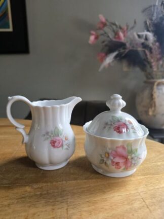 Vintage melkkannetje en suikerpot